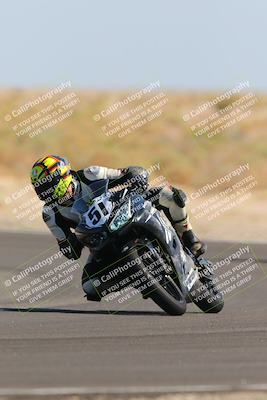 media/Oct-08-2022-SoCal Trackdays (Sat) [[1fc3beec89]]/Turn 16 (125pm)/